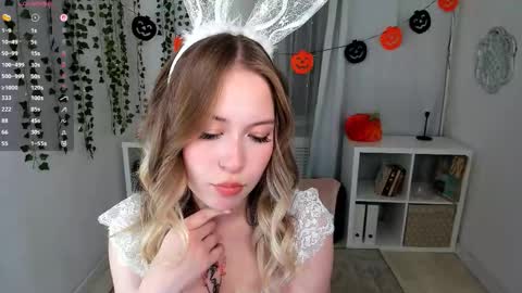 Snapshot of lanaroselle chatting on 10.31.25 Lana online show from 10.31.25