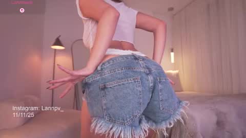 Snapshot of lanie__ chatting on 11.11.25 Lan online show from 11.11.25