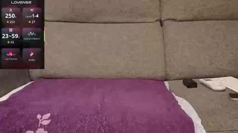 Snapshot of lapetitefrenchie83 chatting on 11.20.25 lapetitefrenchie83 online show from 11.20.25