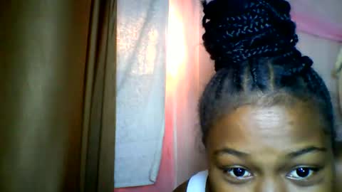Snapshot of lara_belle chatting on 05.23.26 lara_belle online show from 05.23.26