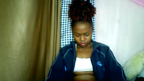 Snapshot of lara_belle chatting on 05.27.26 lara_belle online show from 05.27.26