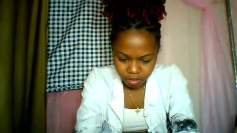 Snapshot of lara_belle chatting on 06.07.26 lara_belle online show from 06.07.26