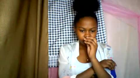 Snapshot of lara_belle chatting on 06.22.26 lara_belle online show from 06.22.26