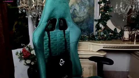 lara_benson_ online show from 12.17.25