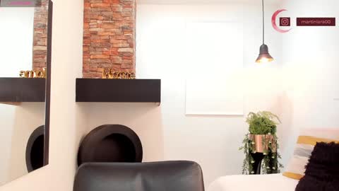 Snapshot of lara_martin chatting on 01.29.25 700 200 online show from 01.29.25