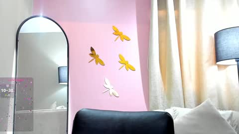 Snapshot of lara_martin chatting on 01.31.25 700 200 online show from 01.31.25