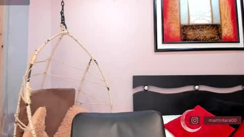 Snapshot of lara_martin chatting on 03.08.25 700 200 online show from 03.08.25