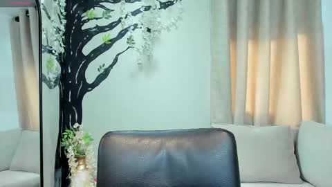 Snapshot of lara_martin chatting on 10.18.25 700 200 online show from 10.18.25