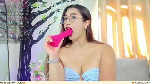 Snapshot of lara_martin chatting on 11.10.25 700 200 online show from 11.10.25