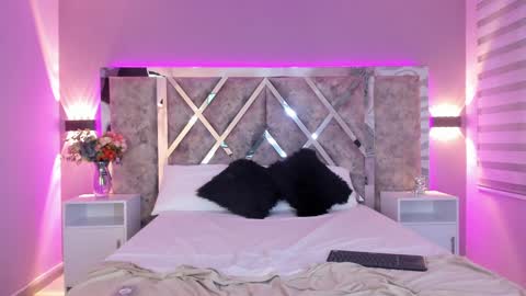 Lara online show from 12.23.24