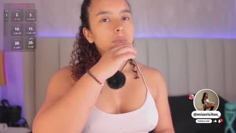 Snapshot of laracurls chatting on 11.26.25 online show from 11.26.25