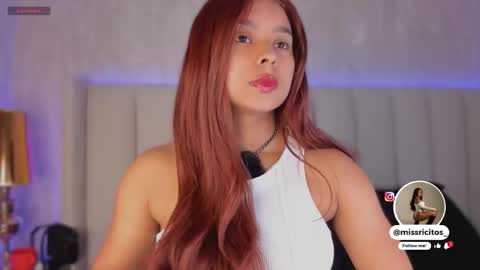 Snapshot of laracurls chatting on 11.27.25 online show from 11.27.25