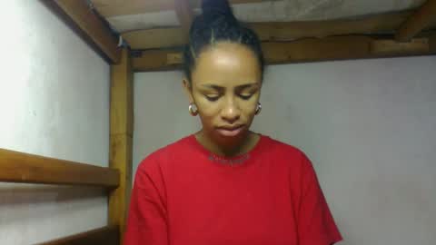 Snapshot of larah98 chatting on 02.18.26 larah98 online show from 02.18.26