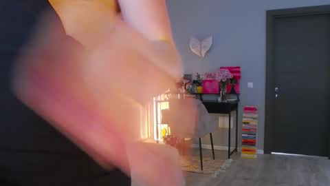 LaraKanes online show from 11.05.25