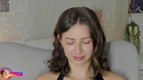 Snapshot of laralane_ chatting on 11.10.25 Lara online show from 11.10.25