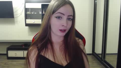 Laralianna online show from 02.18.25