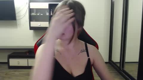 Laralianna online show from 02.18.25