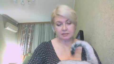 Snapshot of laramrs chatting on 10.28.25 laramrs online show from 10.28.25