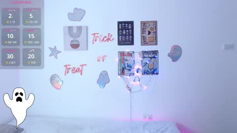 Snapshot of laramucci chatting on 10.05.25 laramucci online show from 10.05.25