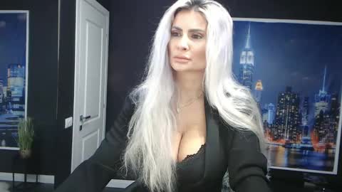 Snapshot of laras_moans chatting on 12.05.24 laras_moans online show from 12.05.24