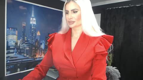 Snapshot of laras_moans chatting on 12.22.24 laras_moans online show from 12.22.24