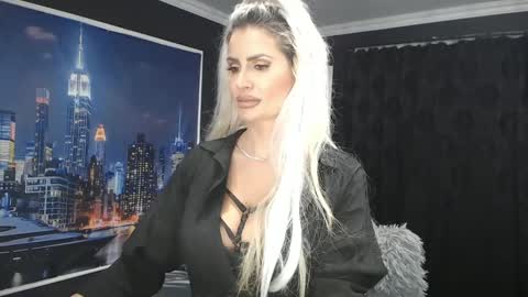 Snapshot of laras_moans chatting on 12.28.24 laras_moans online show from 12.28.24