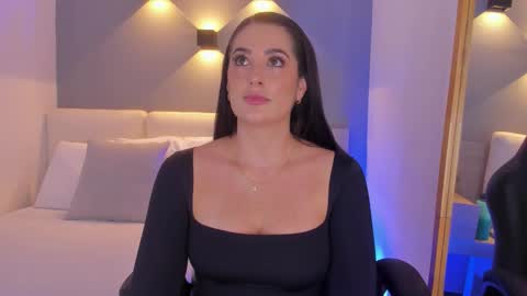 Snapshot of laravillalobos chatting on 02.25.26 Laura online show from 02.25.26