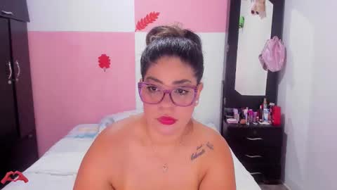 Snapshot of laris_park chatting on 10.30.25 laris_park online show from 10.30.25