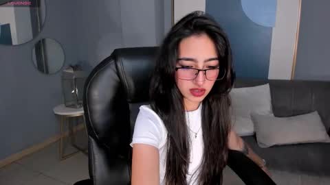 Larisa Smirnov online show from 09.29.25