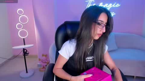 Larisa Smirnov online show from 11.18.25