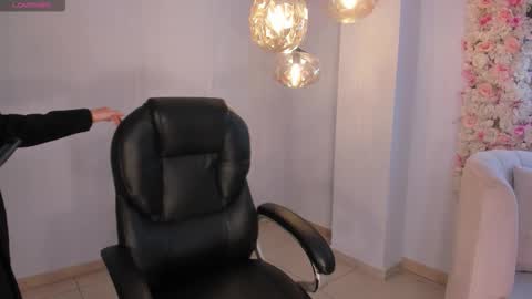 Larisa Smirnov online show from 11.25.25