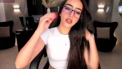 Larisa Smirnov online show from 12.23.25