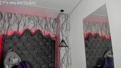 Snapshot of larissa01_ chatting on 01.25.25 Lari online show from 01.25.25