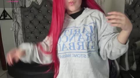 Snapshot of larissa01_ chatting on 03.08.25 Lari online show from 03.08.25