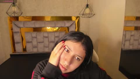 Snapshot of larissa01_ chatting on 11.16.25 Lari online show from 11.16.25