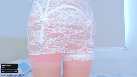 Larissa  online show from 01.12.25