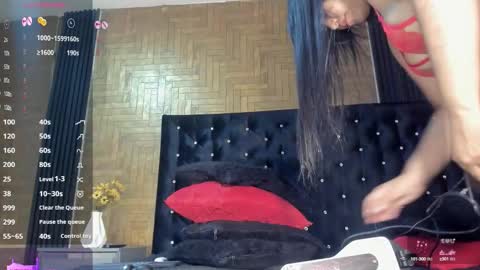 Snapshot of larossx chatting on 10.11.25 online show from 10.11.25