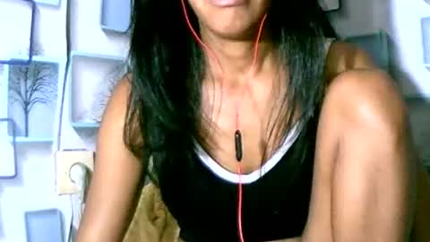 Snapshot of larra27 chatting on 05.10.26 Malala online show from 05.10.26