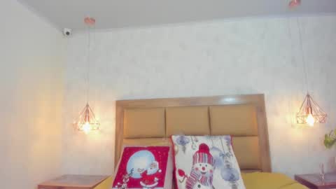 Snapshot of larsonmia chatting on 12.16.24 MIA online show from 12.16.24