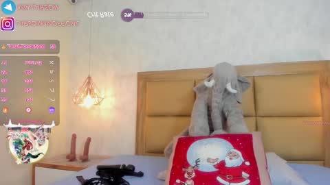 Snapshot of larsonmia chatting on 12.20.24 MIA online show from 12.20.24