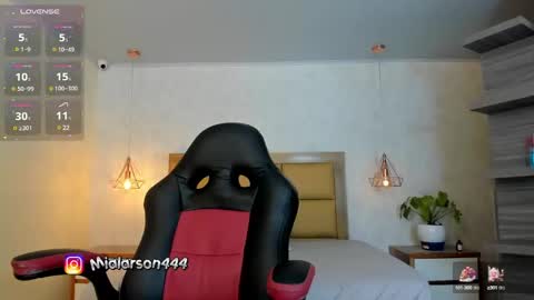 Snapshot of larsonmia chatting on 02.08.25 MIA online show from 02.08.25