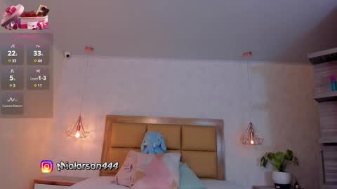 Snapshot of larsonmia chatting on 02.11.25 MIA online show from 02.11.25