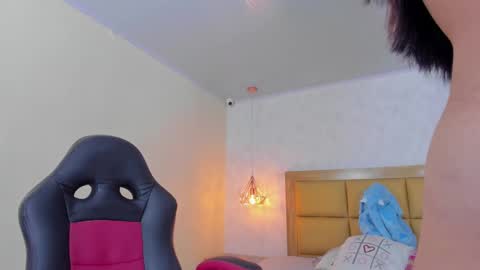 Snapshot of larsonmia chatting on 03.03.25 MIA online show from 03.03.25