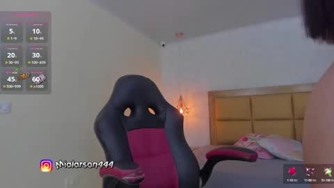 Snapshot of larsonmia chatting on 03.12.25 MIA online show from 03.12.25