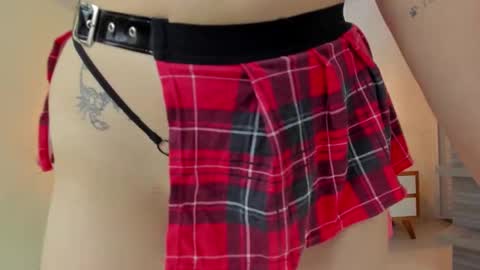 Snapshot of larsonmia chatting on 09.18.25 MIA online show from 09.18.25