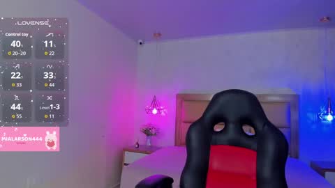 Snapshot of larsonmia chatting on 09.24.25 MIA online show from 09.24.25