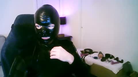 Snapshot of latexminheadroom chatting on 03.08.25 latexminheadroom online show from 03.08.25