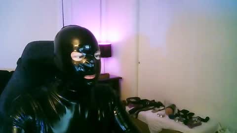 Snapshot of latexminheadroom chatting on 09.21.25 latexminheadroom online show from 09.21.25