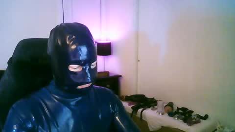 Snapshot of latexminheadroom chatting on 10.01.25 latexminheadroom online show from 10.01.25