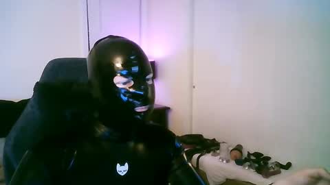 Snapshot of latexminheadroom chatting on 10.04.25 latexminheadroom online show from 10.04.25